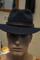 Bailey-blau-mit-Lederband